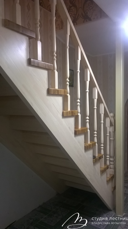 комбинированная лестница из дуба
