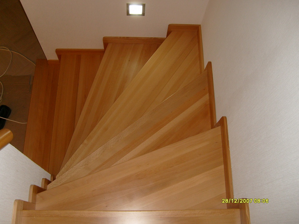поворотная п-образная лестница на второй этаж