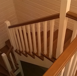 лестница с поворотом 180° и площадкой
