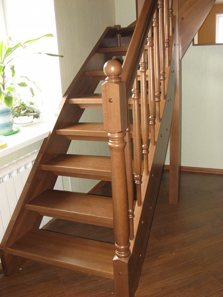 деревянная поворотная г-образная лестница